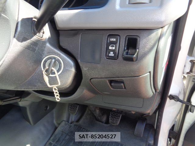 Toyota HIACE VAN 2004-08 8880012-13