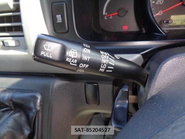 Toyota HIACE VAN 2004-08 8880012-17