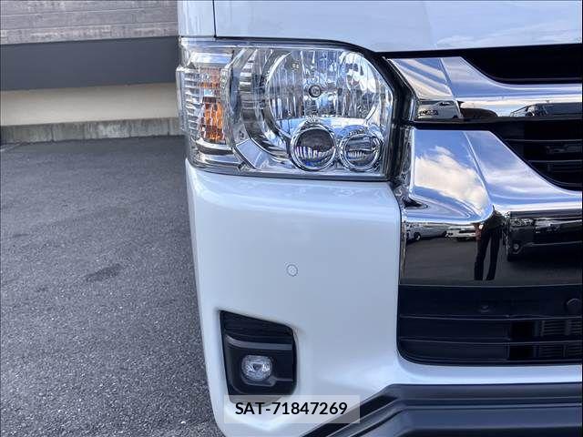 Toyota HIACE VAN 2024-02 8880003-9
