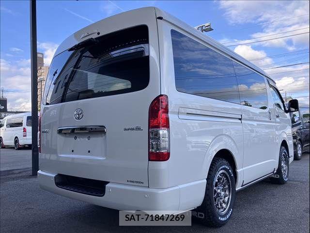 Toyota HIACE VAN 2024-02 8880003-14