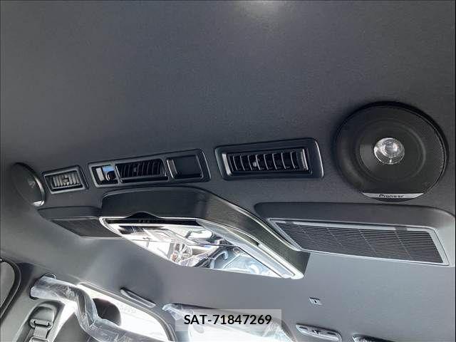 Toyota HIACE VAN 2024-02 8880003-18