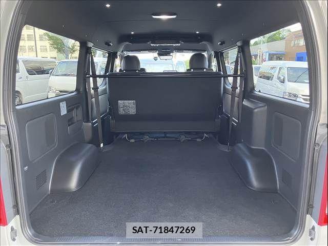 Toyota HIACE VAN 2024-02 8880003-19