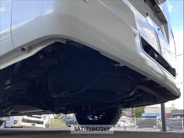 Toyota HIACE VAN 2024-02 8880003-26
