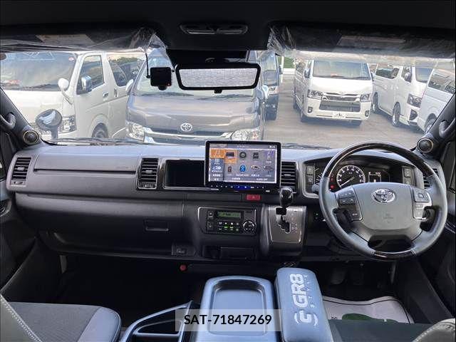 Toyota HIACE VAN 2024-02 8880003-3