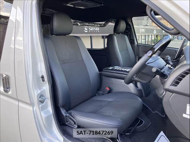 Toyota HIACE VAN 2024-02 8880003-6