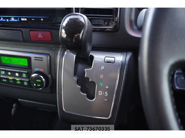 Toyota HIACE VAN 2022-10 8880004-12