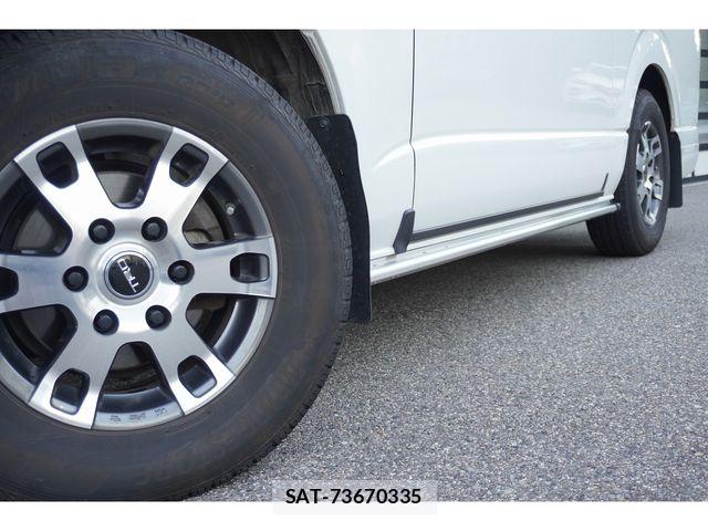 Toyota HIACE VAN 2022-10 8880004-2
