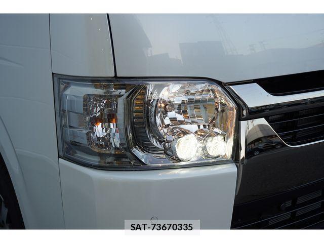 Toyota HIACE VAN 2022-10 8880004-4