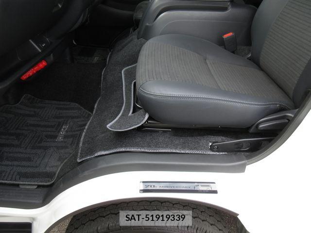 Toyota HIACE VAN 2025-07 8880002-22