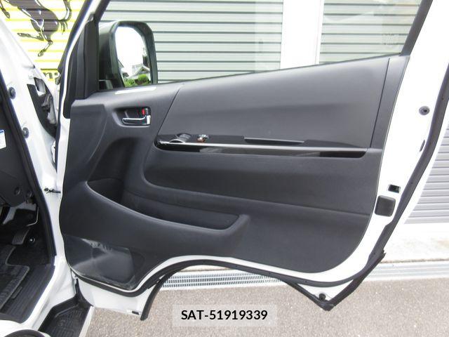 Toyota HIACE VAN 2025-07 8880002-23