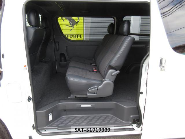 Toyota HIACE VAN 2025-07 8880002-24