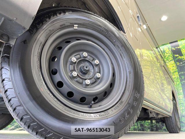 Toyota HIACE VAN 2024-08 8883692-12