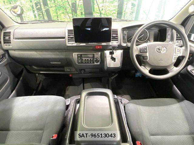 Toyota HIACE VAN 2024-08 8883692-1