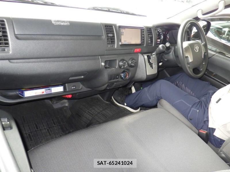 Toyota HIACE VAN 2018 1061710-4