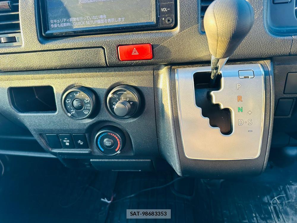 Toyota HIACE VAN 2020 2985605-19