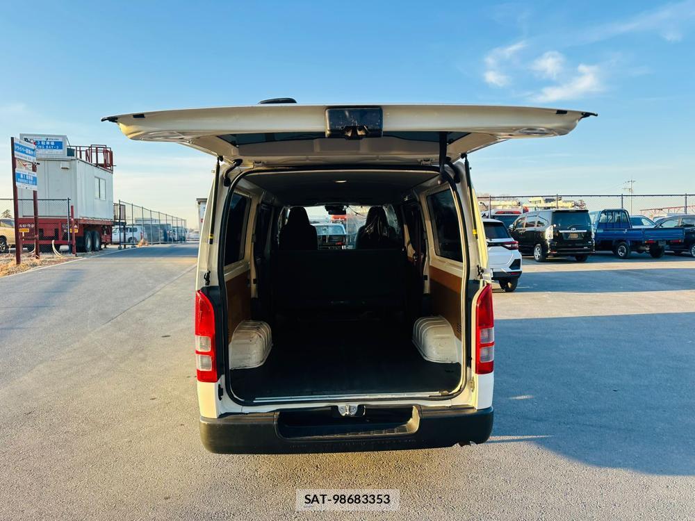 Toyota HIACE VAN 2020 2985605-26