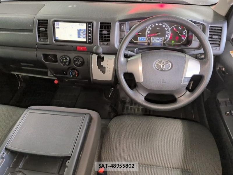 Toyota  2019 7263039-4