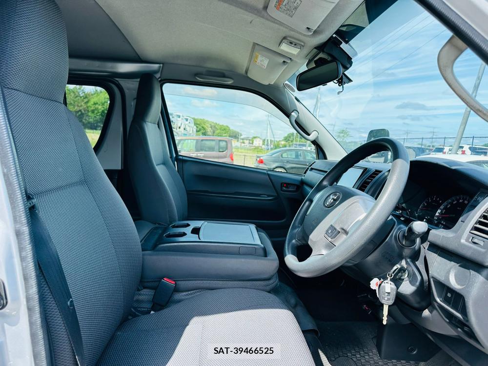Toyota HIACE VAN 2020 7175257-11