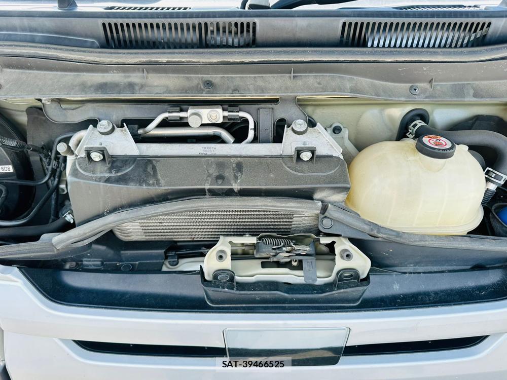 Toyota HIACE VAN 2020 7175257-38