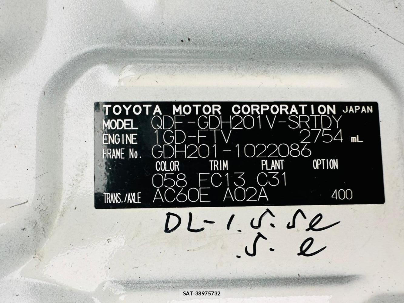 Toyota HIACE VAN 2019 7223074-36