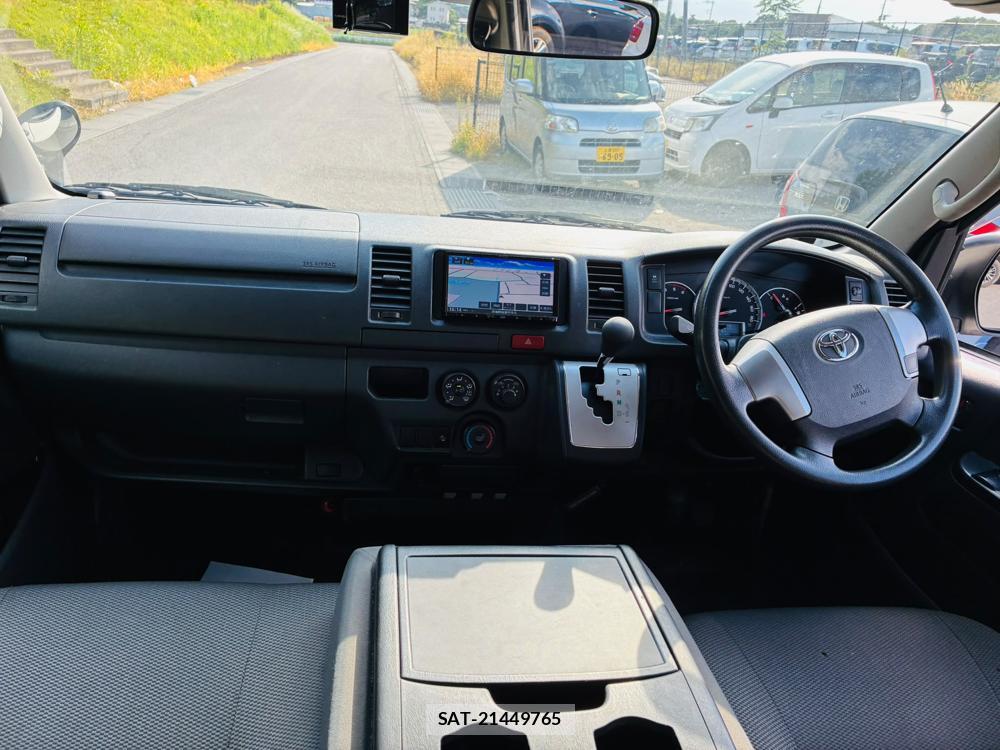 Toyota HIACE VAN 2019-05 8120439-12