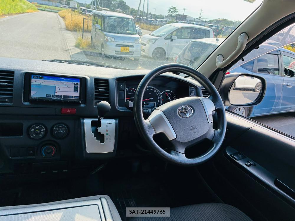 Toyota HIACE VAN 2019-05 8120439-13