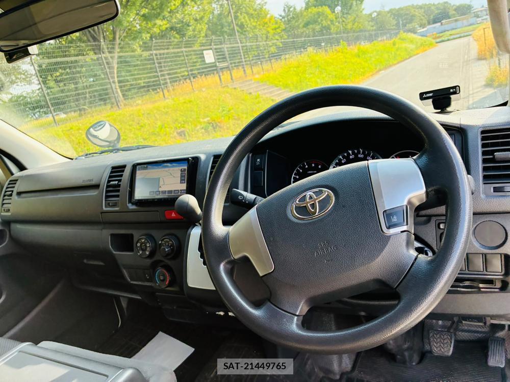 Toyota HIACE VAN 2019-05 8120439-14
