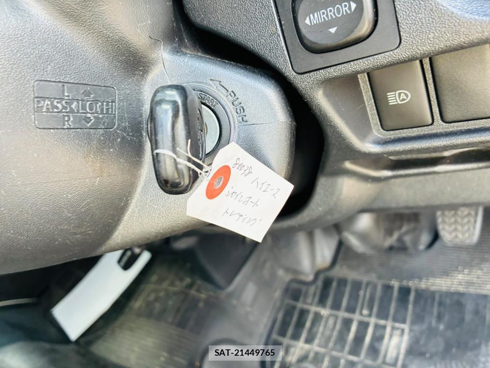 Toyota HIACE VAN 2019-05 8120439-16