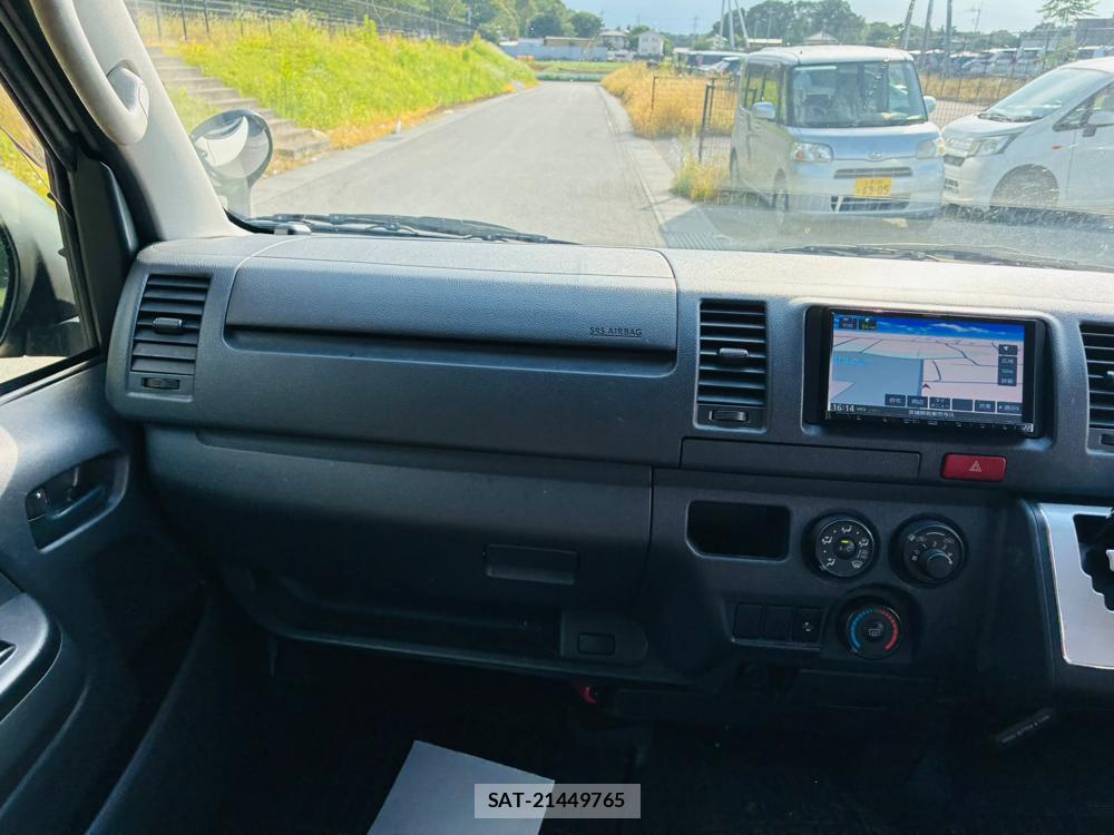 Toyota HIACE VAN 2019-05 8120439-17