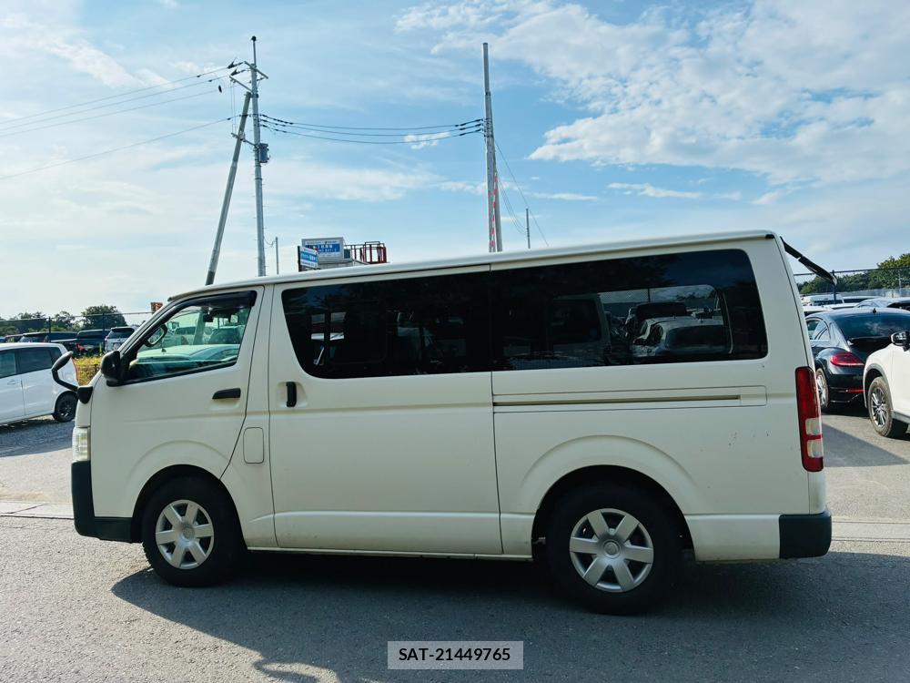 Toyota HIACE VAN 2019-05 8120439-1