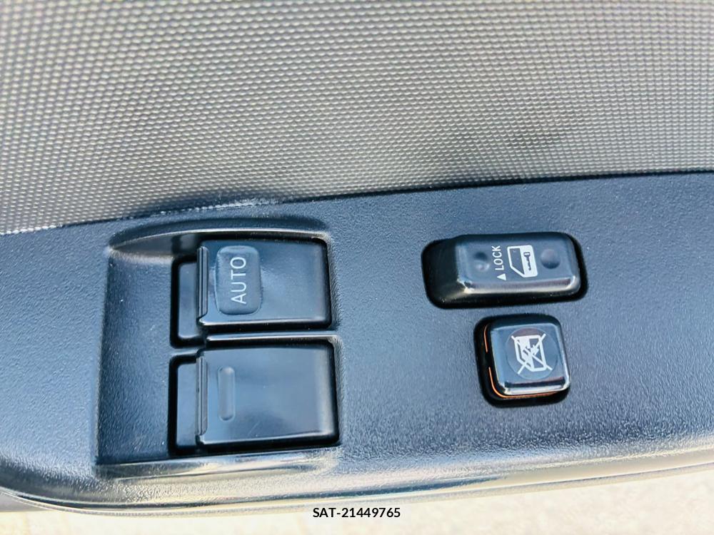 Toyota HIACE VAN 2019-05 8120439-21