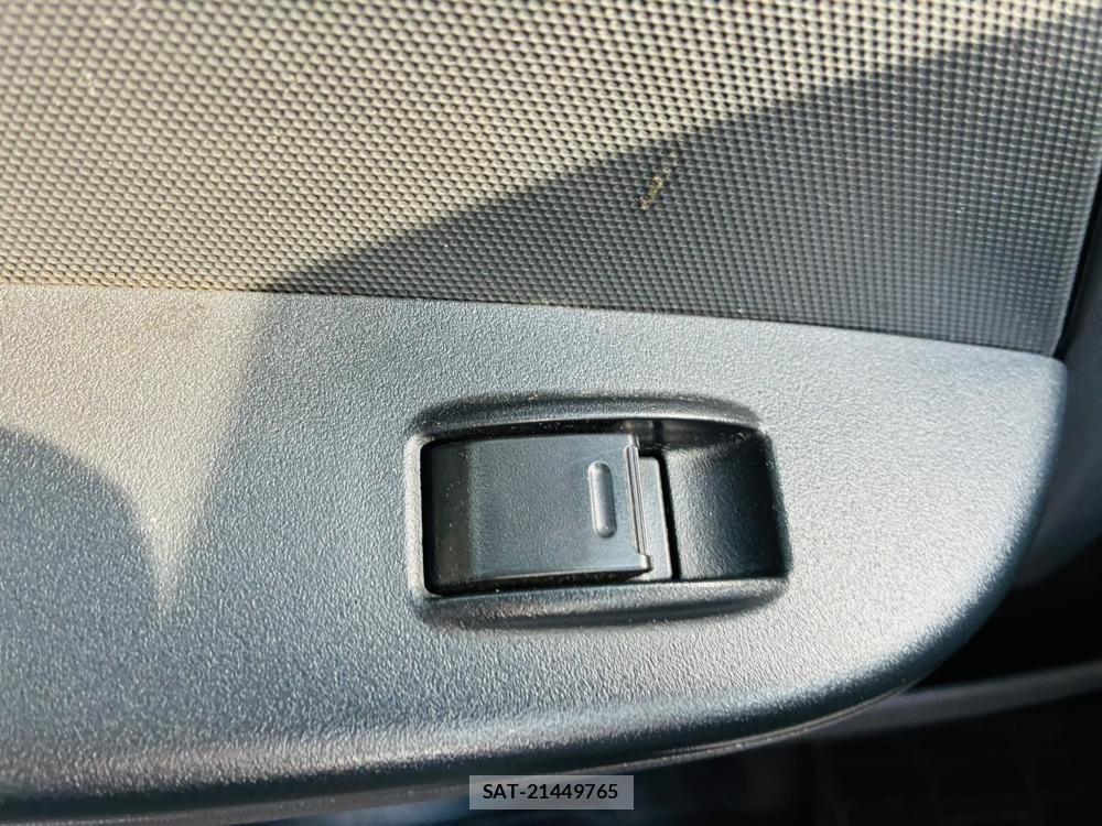 Toyota HIACE VAN 2019-05 8120439-23