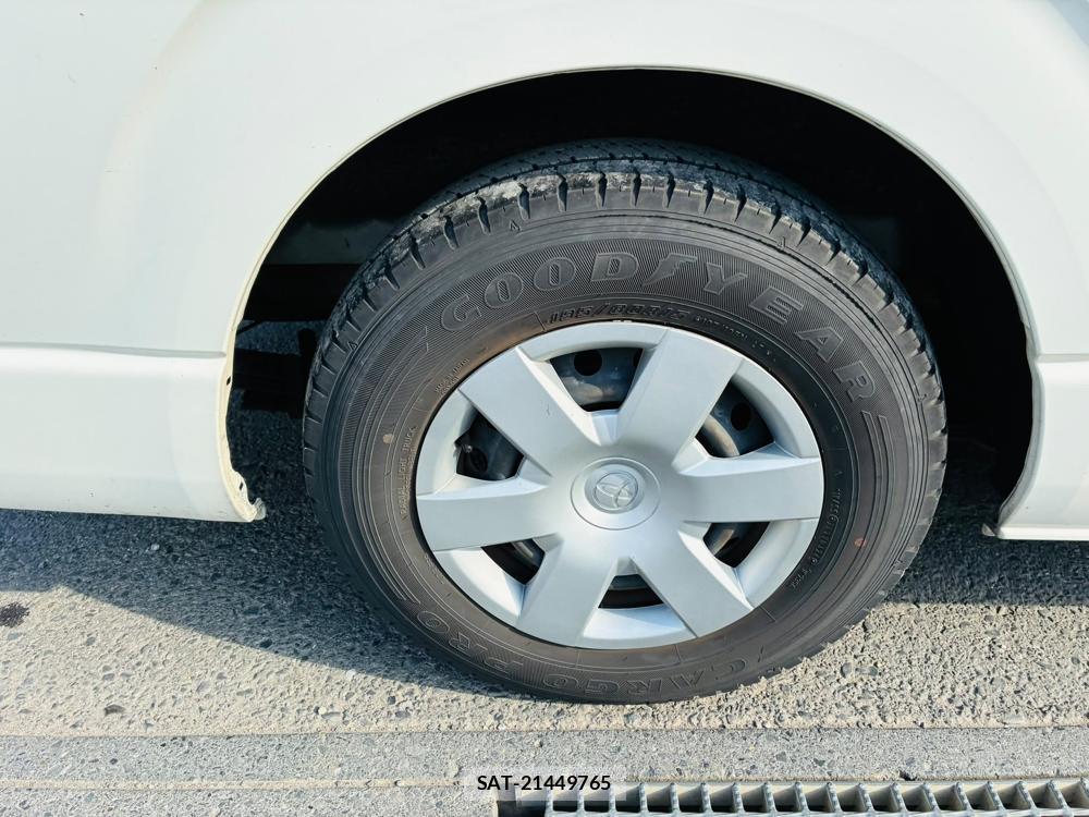 Toyota HIACE VAN 2019-05 8120439-27