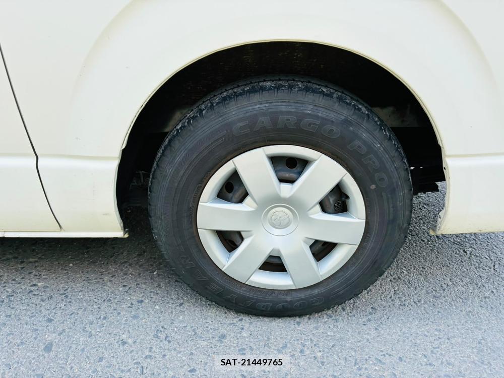Toyota HIACE VAN 2019-05 8120439-30