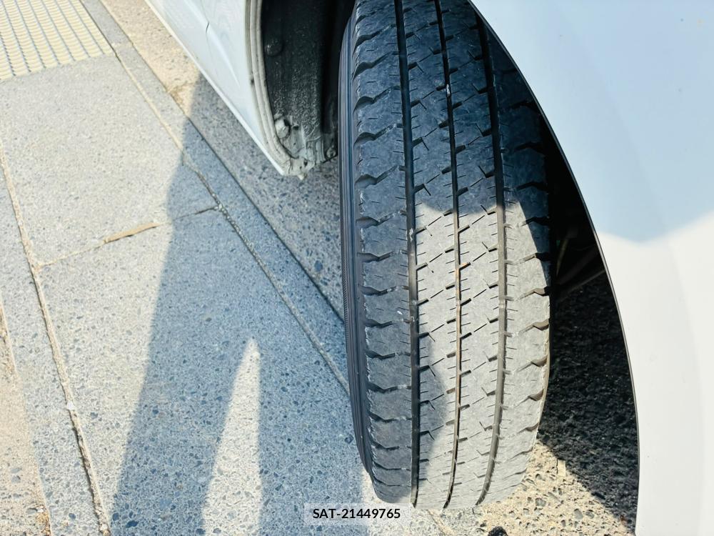 Toyota HIACE VAN 2019-05 8120439-32