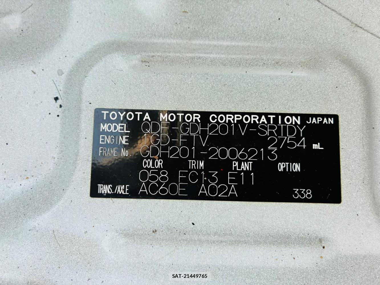 Toyota HIACE VAN 2019-05 8120439-34