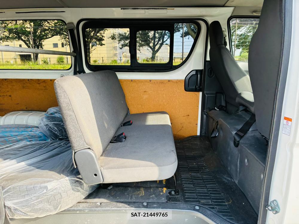 Toyota HIACE VAN 2019-05 8120439-8