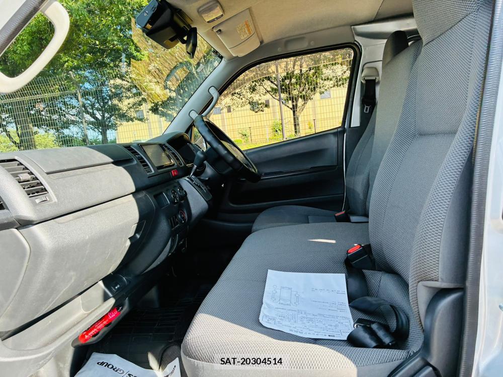 Toyota HIACE VAN 2019-10 8199627-10