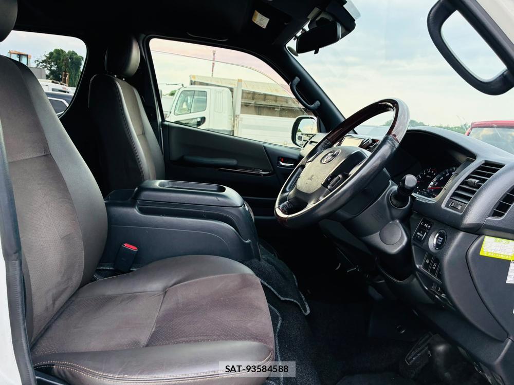 Toyota HIACE VAN 2019-06 8160955-11