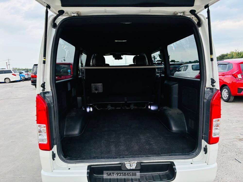 Toyota HIACE VAN 2019-06 8160955-25