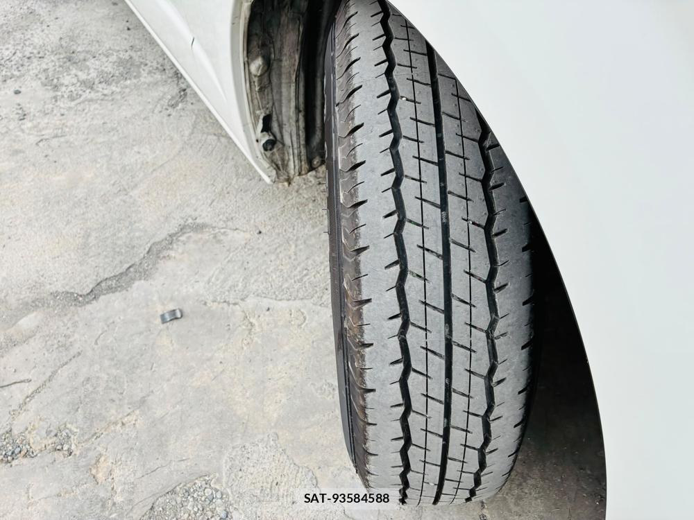 Toyota HIACE VAN 2019-06 8160955-32