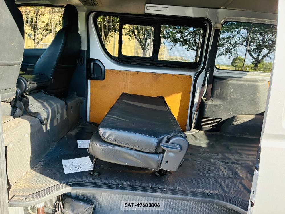 Toyota HIACE VAN 2019-04 8083200-9