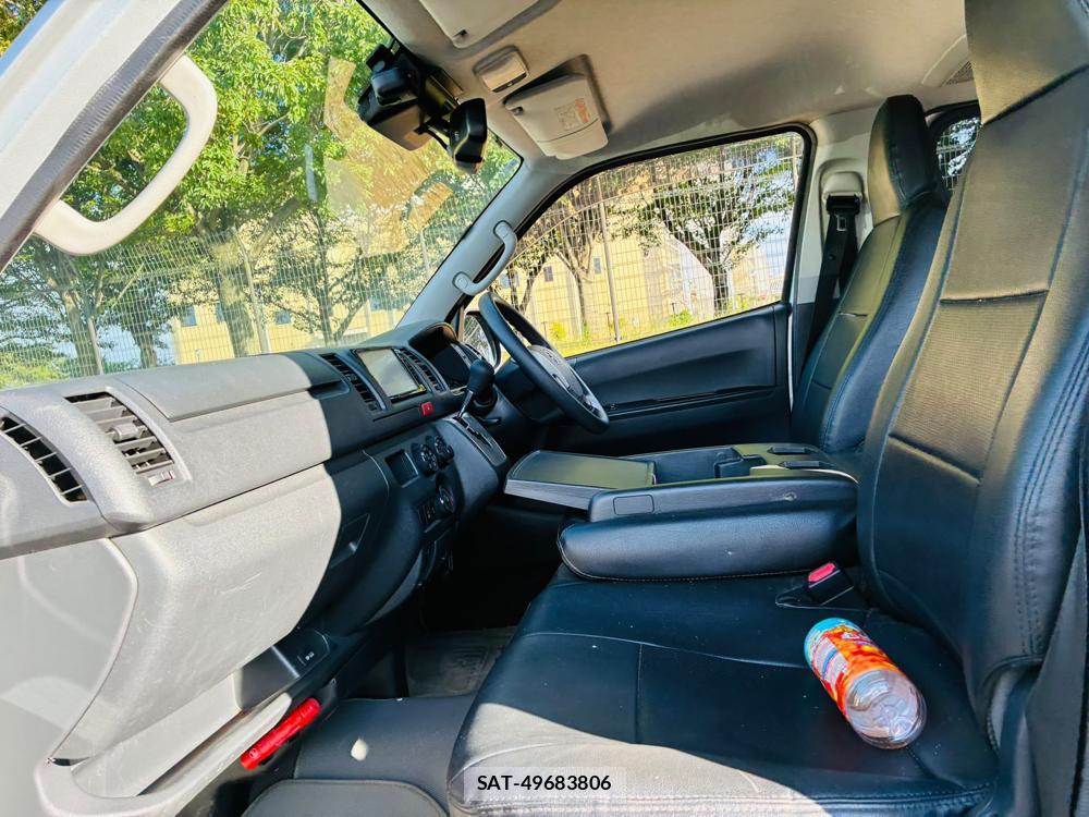 Toyota HIACE VAN 2019-04 8083200-10