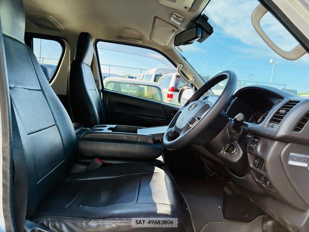 Toyota HIACE VAN 2019-04 8083200-11