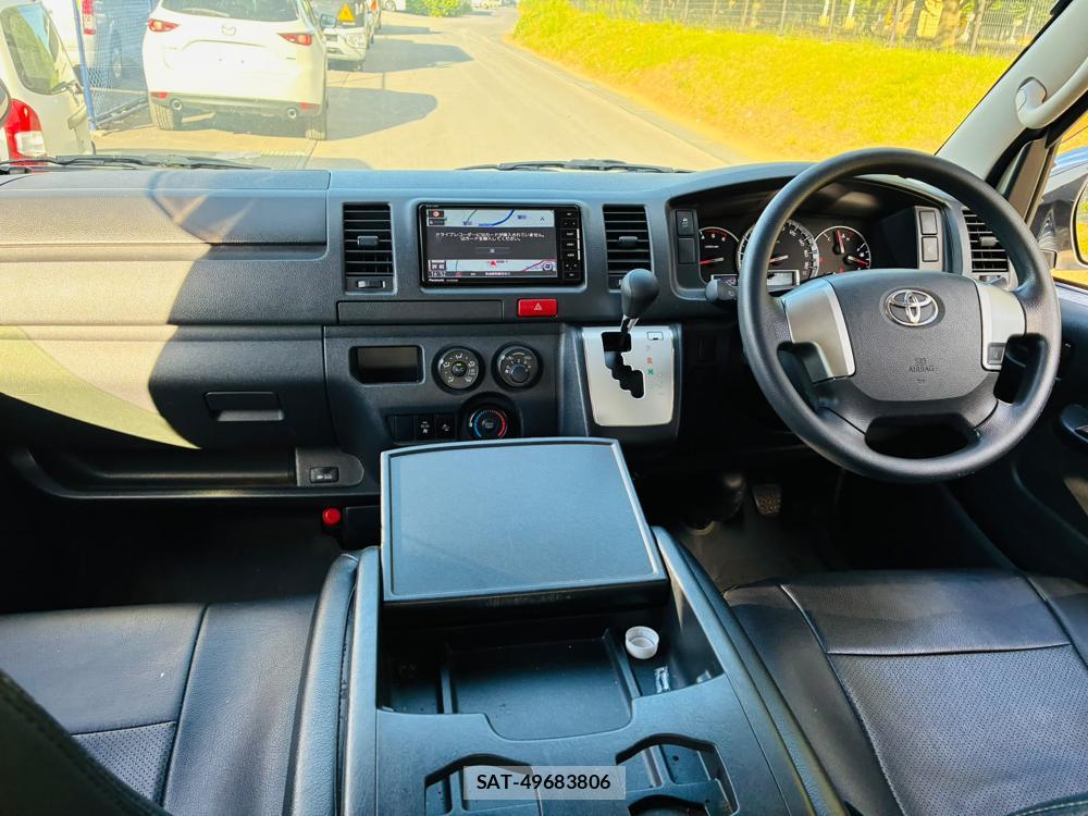 Toyota HIACE VAN 2019-04 8083200-12