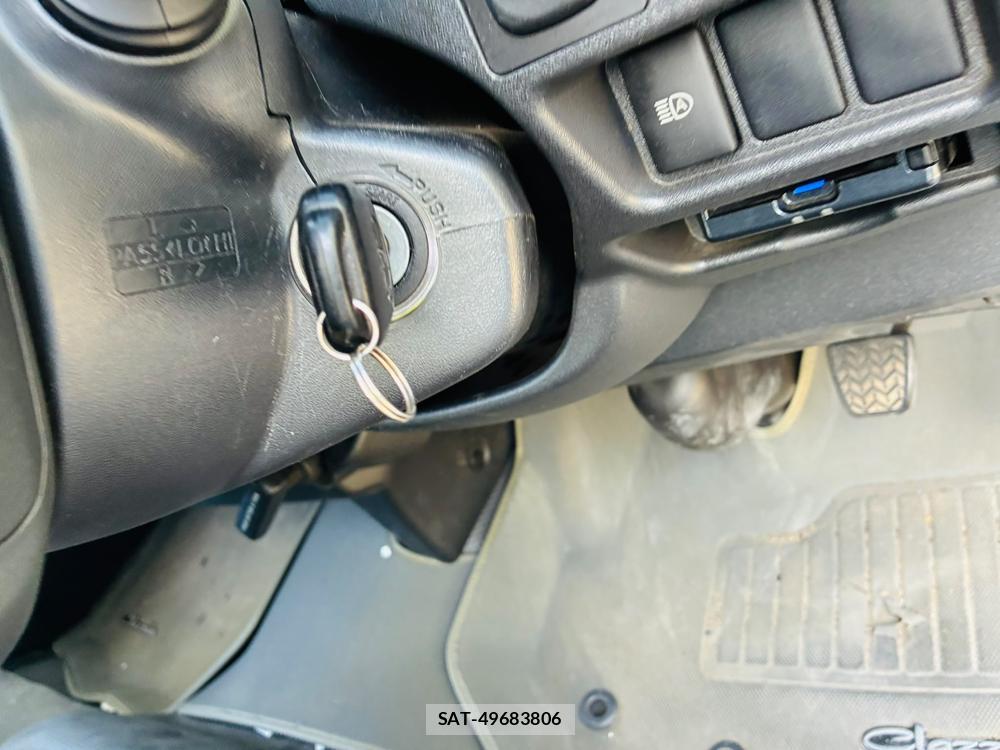 Toyota HIACE VAN 2019-04 8083200-16