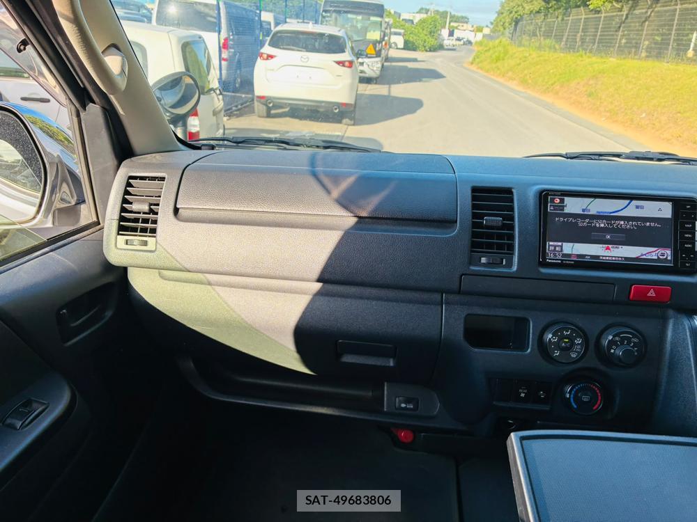Toyota HIACE VAN 2019-04 8083200-17
