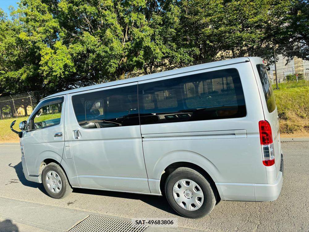 Toyota HIACE VAN 2019-04 8083200-1