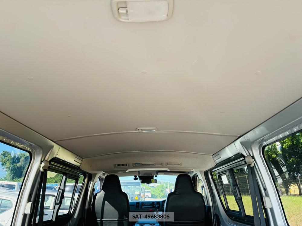 Toyota HIACE VAN 2019-04 8083200-24
