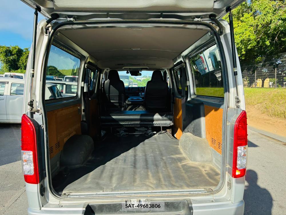 Toyota HIACE VAN 2019-04 8083200-25